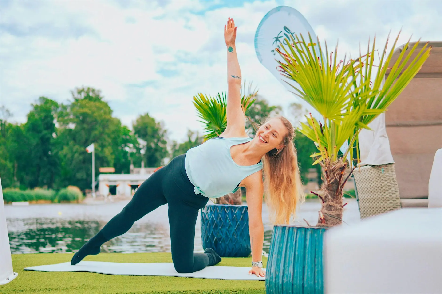 yoga_palmenboot_hero